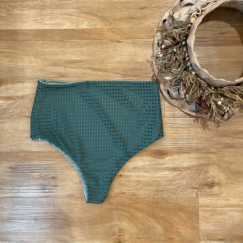 Acacia Monstera GLand Bottoms